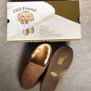 Old Friend Men Slippers. Chestnut, size 9W.